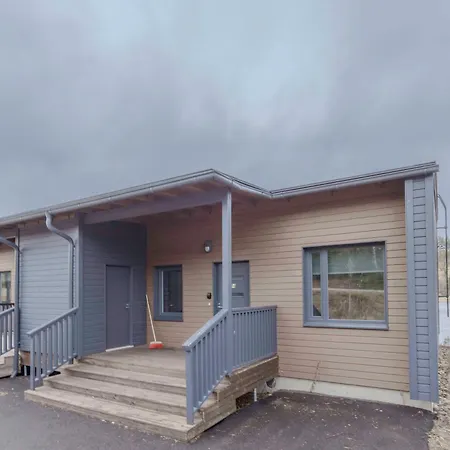 Lakevillas B4 - Sis 4 Kpl Hissilippuja