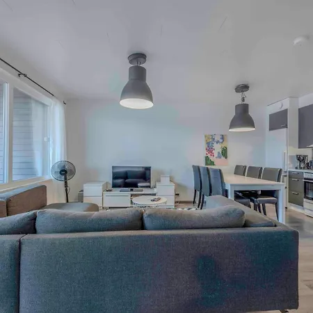 Lakevillas B4 - Sis 4 Kpl Hissilippuja * Ukkohalla