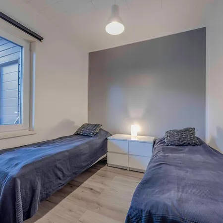 Lakevillas B4 - Sis 4 Kpl Hissilippuja Ukkohalla