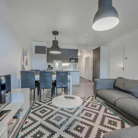 Lakevillas B4 - Sis 4 Kpl Hissilippuja