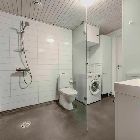 Lakevillas B4 - Sis 4 Kpl Hissilippuja *